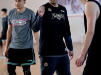 IM电竞下载-球队心态受挑战，教练圈明星严厉批评球员