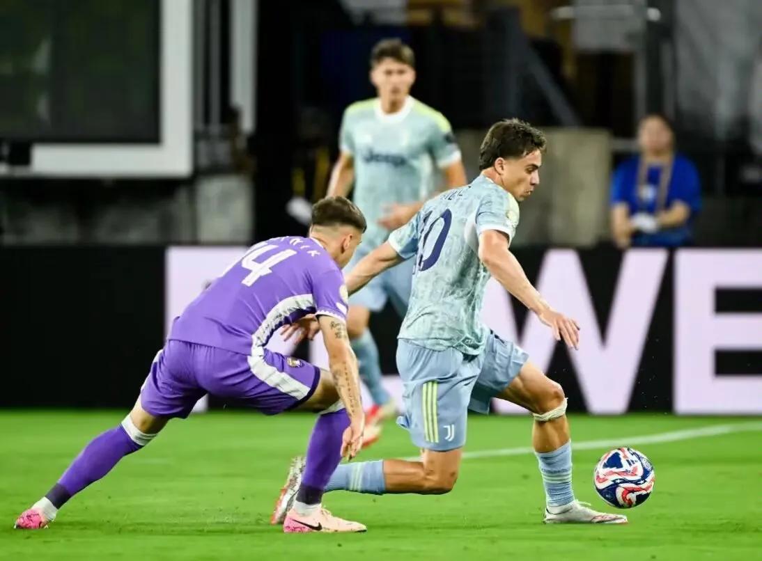 皇马客场遭遇巴伦西亚挑战，战火重燃的简单介绍