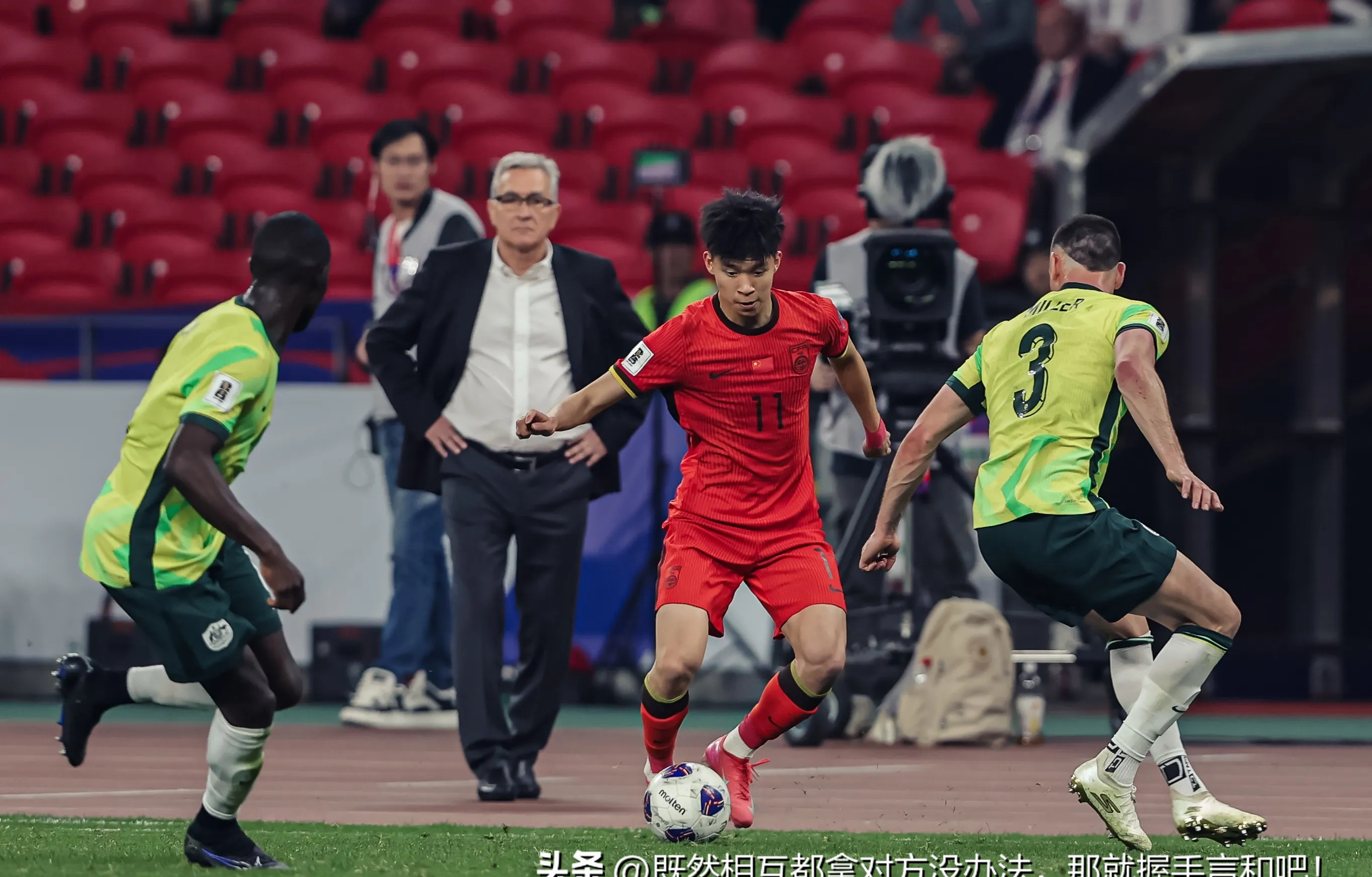 亚洲足球联赛实时状况：球员实力展现引人注目的简单介绍