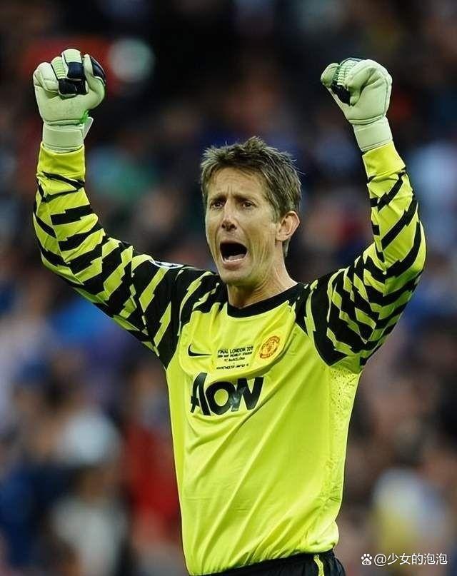 斯图加特门将表现出色,力保球门不失 斯图加特门将表现出色,力保球门不失