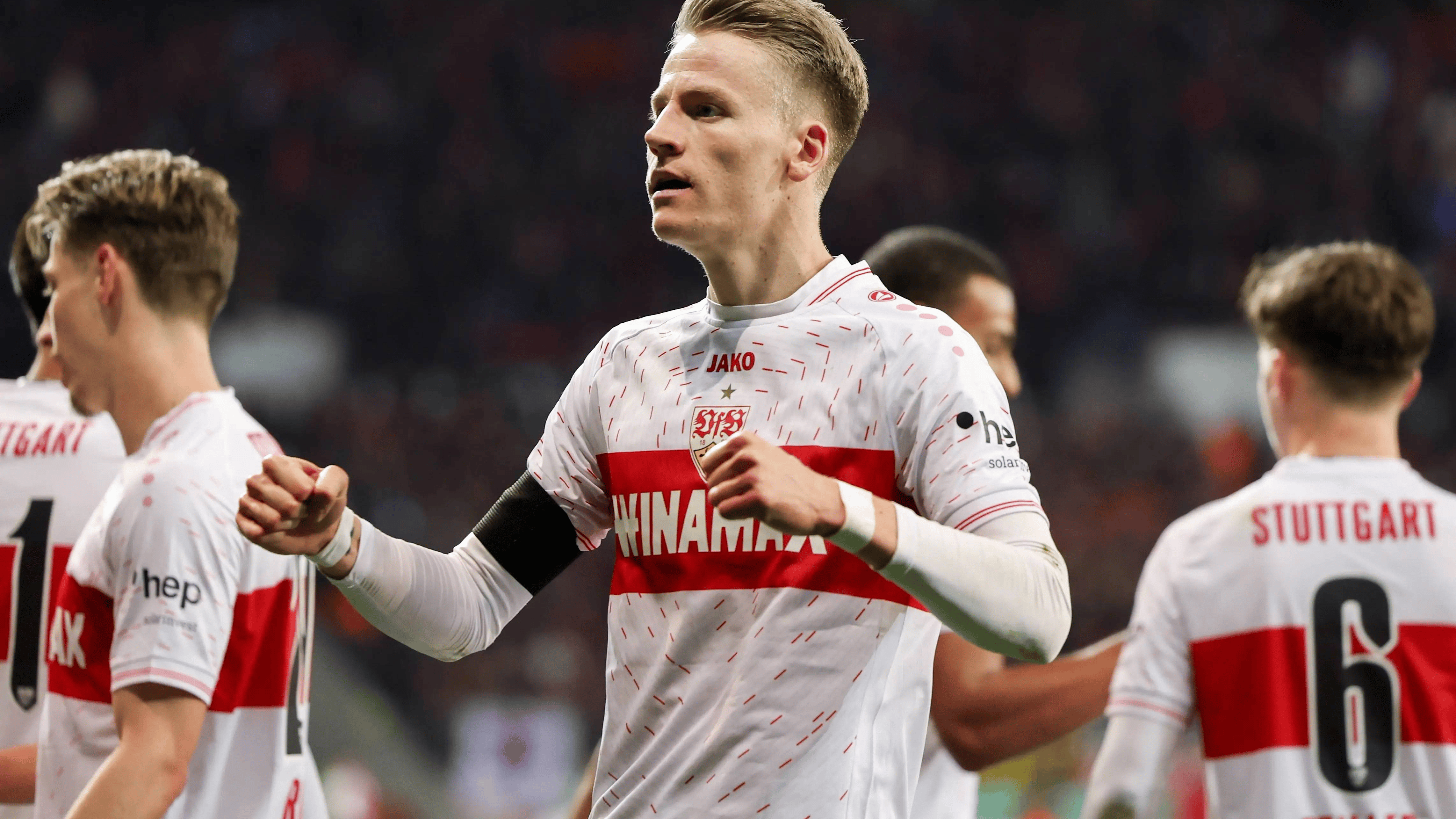 斯图加特门将表现出色,力保球门不失 斯图加特门将表现出色,力保球门不失