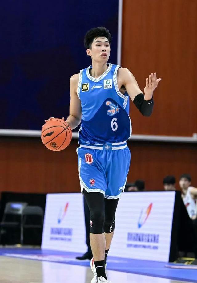 关于CBA球员技艺精湛,比赛中展现个人风采的信息 关于CBA球员技艺精湛,比赛中展现个人风采的信息