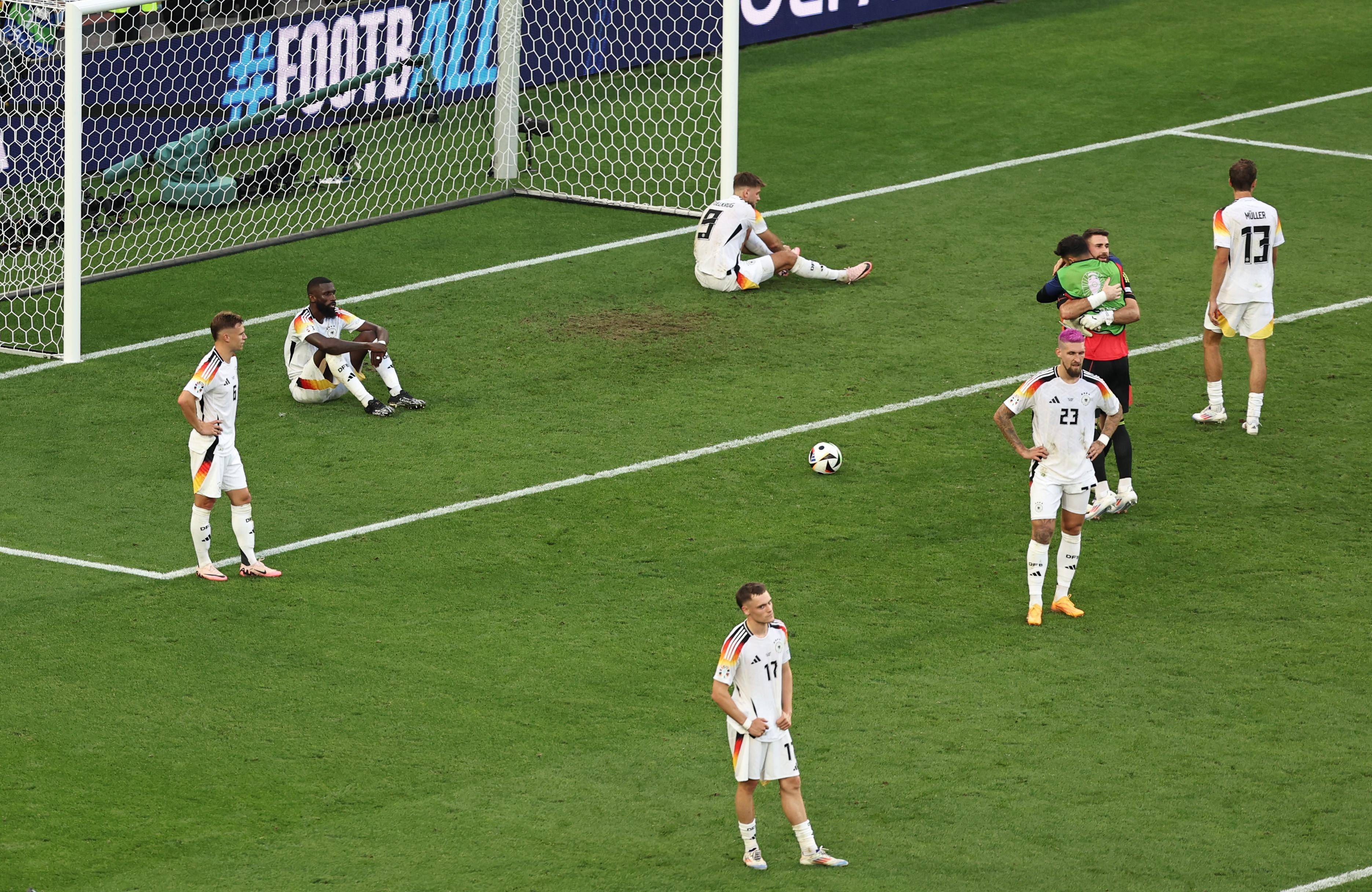 西班牙队实力击败对手,晋级四强 西班牙队实力击败对手,晋级四强