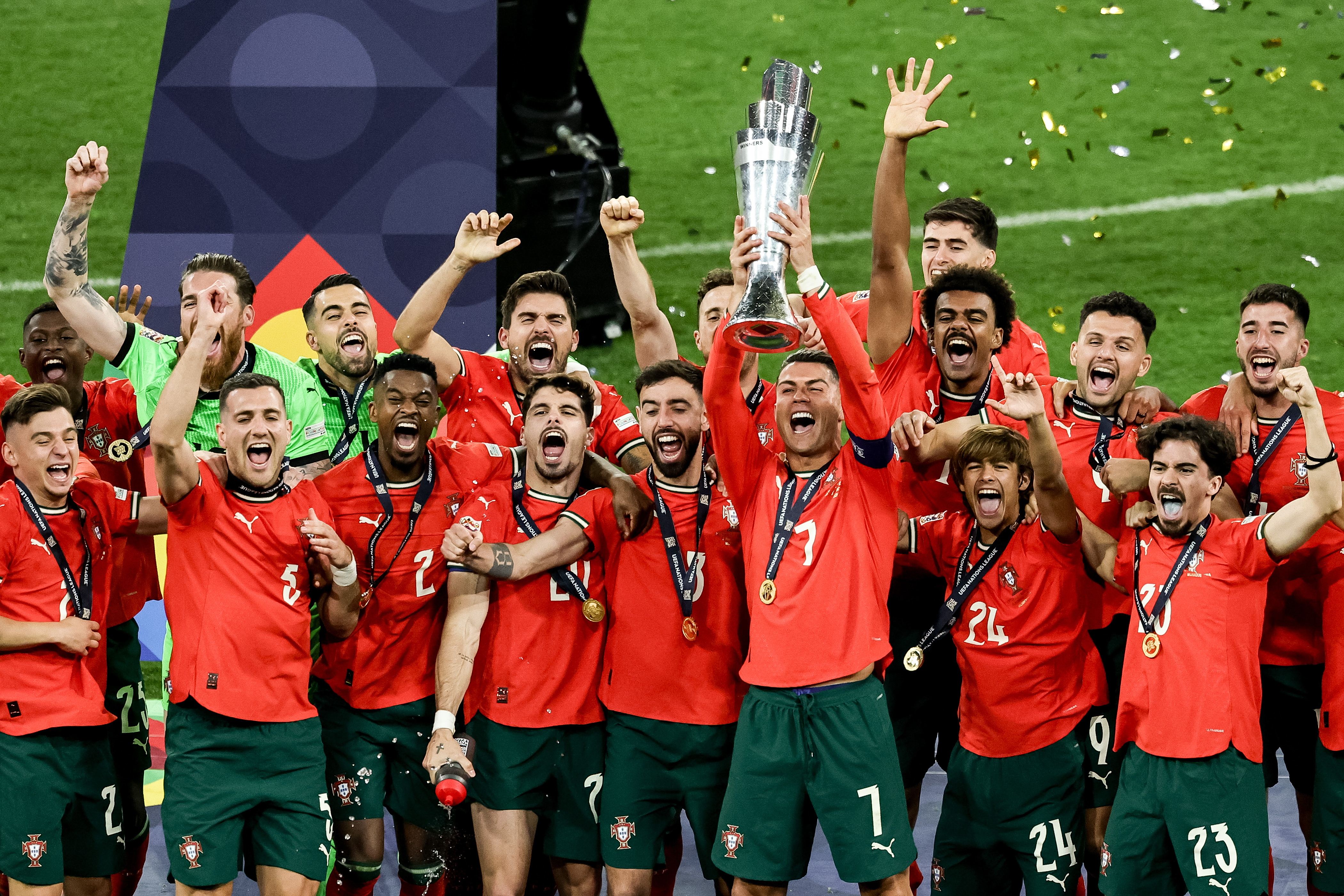 欧锦赛国家队大赛,角逐激烈 欧锦赛国家队大赛,角逐激烈