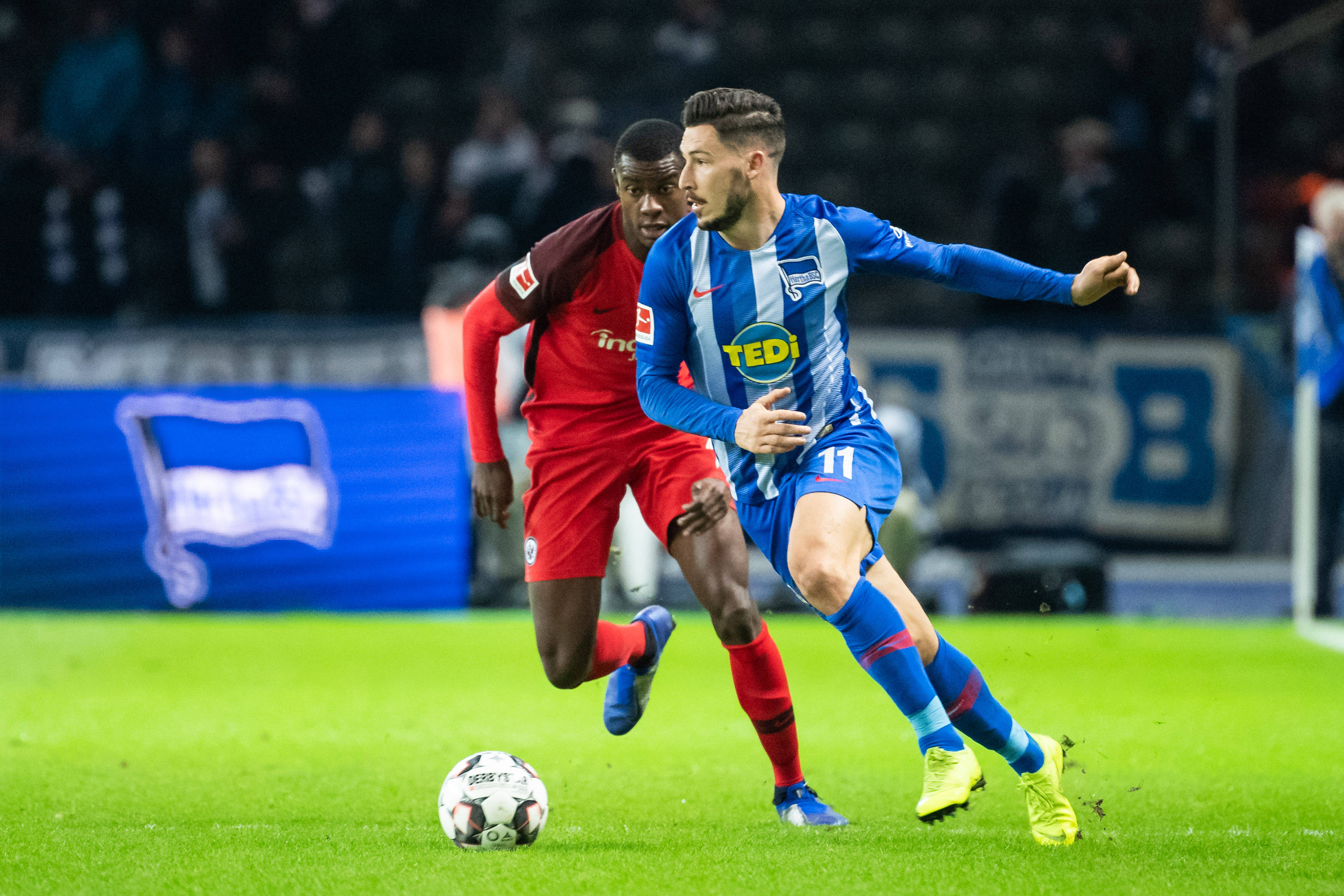 赫尔塔柏林主教练调整战术,球队露出新面貌 赫尔塔柏林主教练调整战术,球队露出新面貌