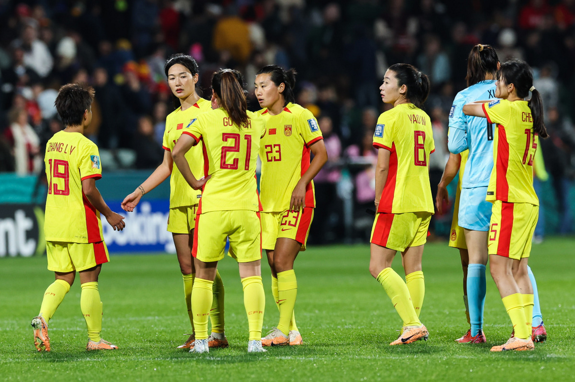 包含法国女足赢得组织国女足挑战赛季军的词条