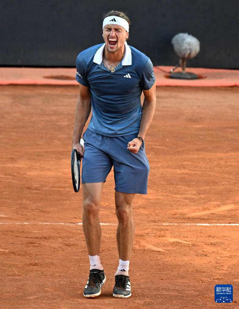 包含蒙特卡洛大师赛鏖战年终总决赛，兹维列夫带队取胜的词条