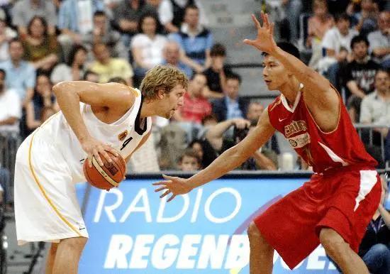 关于国王翻盘快船，易建联高光表现的信息