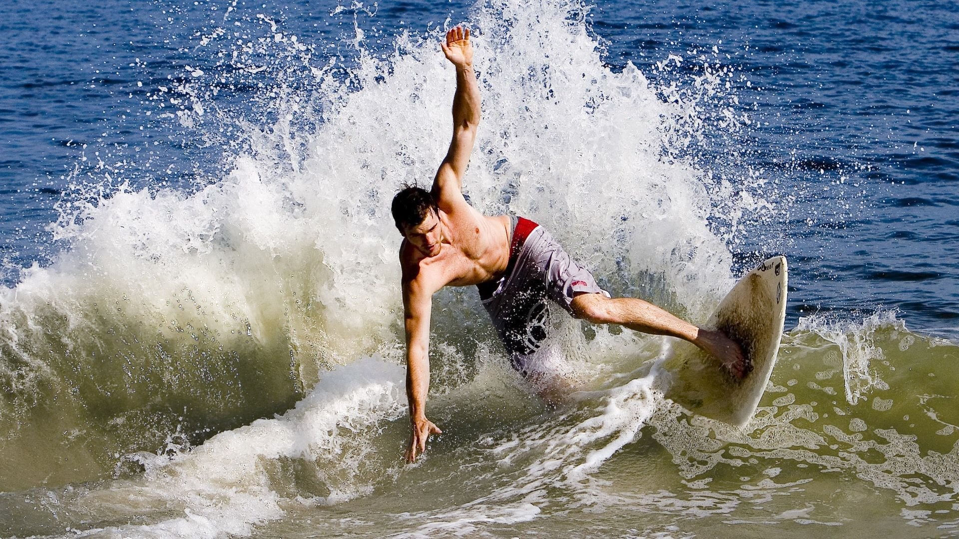 当神话照进现实，希腊冲垮加纳的启示与格列兹曼季后赛抢七的孤胆英雄主义